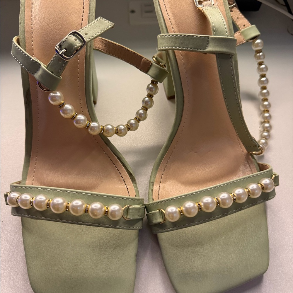 Elegant Green Pearl-Embellished Women's Sandals